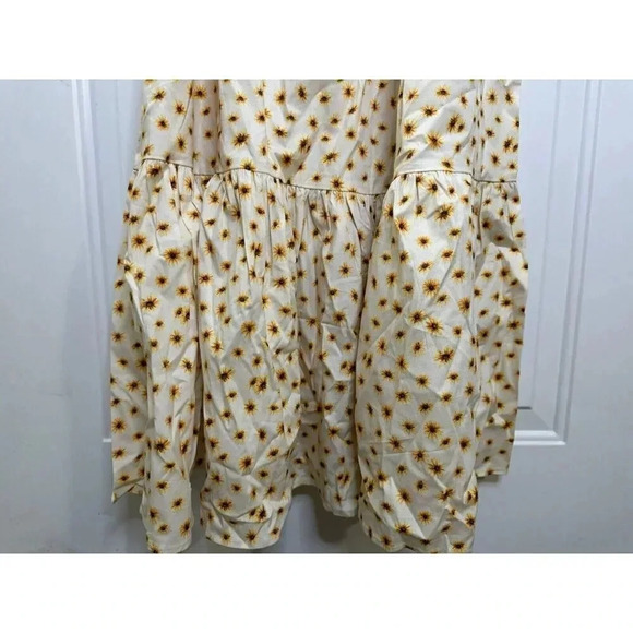 NWT WE WORE WHAT Daisy Print Floral Smocked Maxi Tiered Dress Medium Coastal - Picture 3 of 10